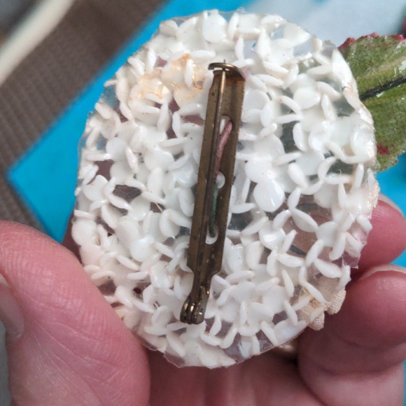 A434 Two Vintage Brooches with Matching Screwback Earrings - Picture 3 of 10